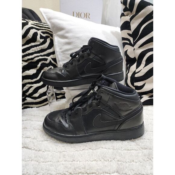 Jordan 1 Mid Triple Black 5.5Y - Picture 1 of 7